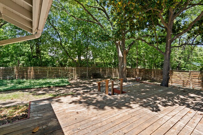 Building Photo - 3400 Laguna Dr