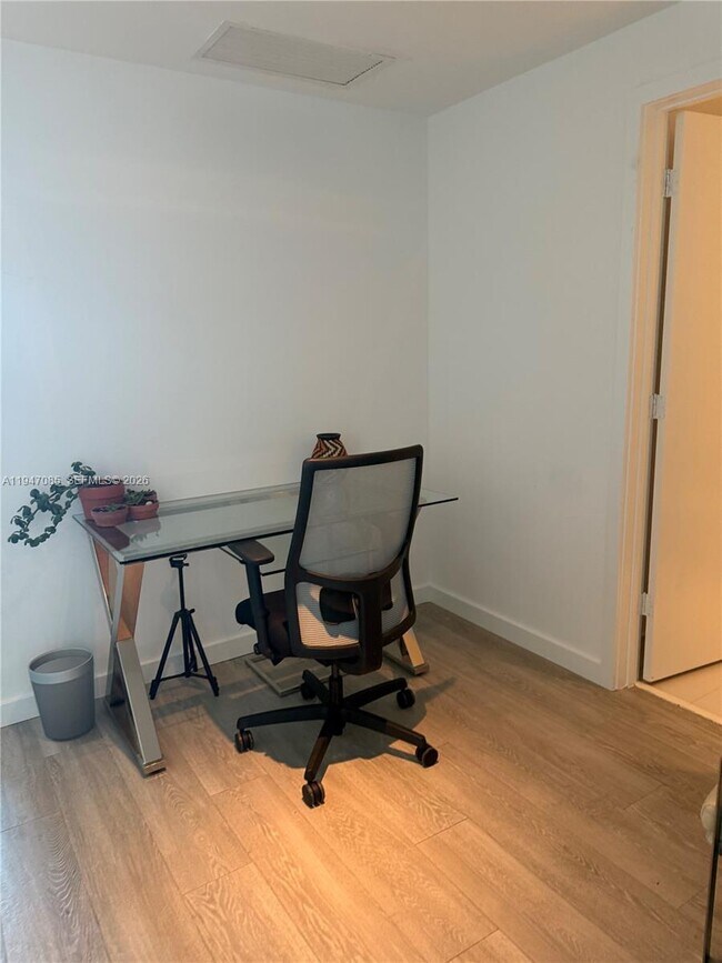 Building Photo - 501 NE 31st St