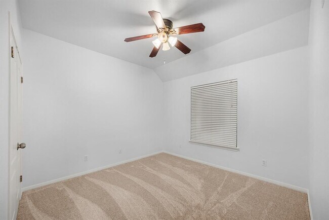 Building Photo - 15041 Calaveras Dr