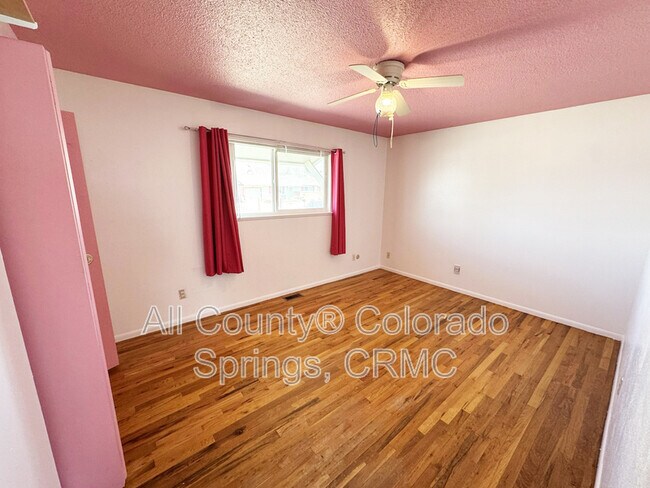 Building Photo - 2510 Ivanhoe Dr