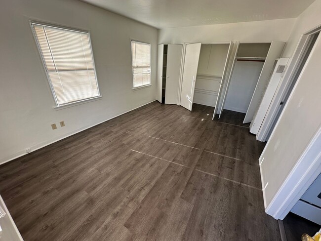 Building Photo - Spacious Studio unit above Garage