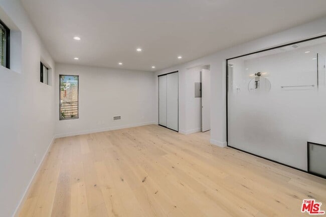 Building Photo - 3431 Larissa Dr