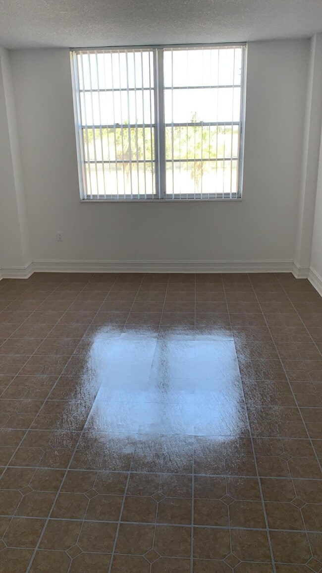 Building Photo - 15600 NW 7th Ave