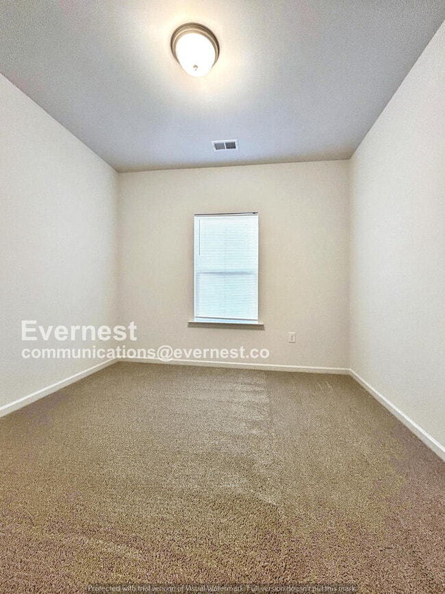 Building Photo - 413 S Davis St