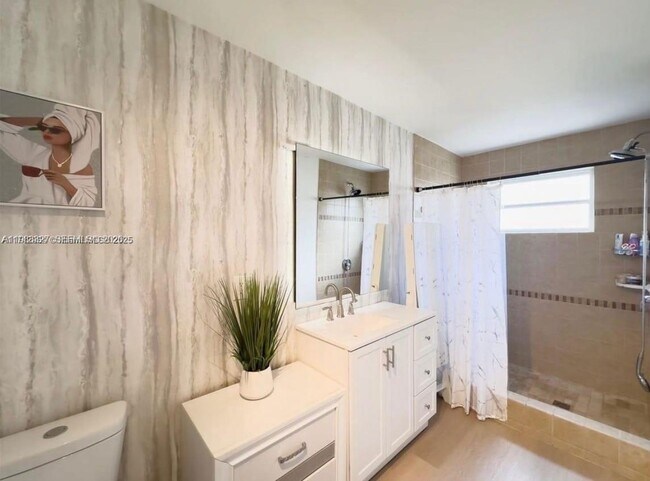 Building Photo - 1120 NE 10th St