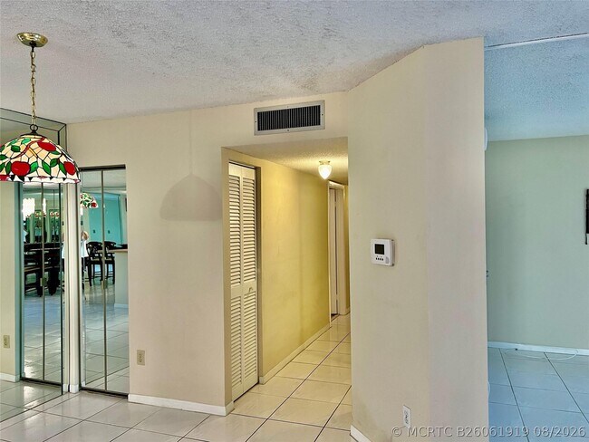 Building Photo - 9718 S Belfort Cir