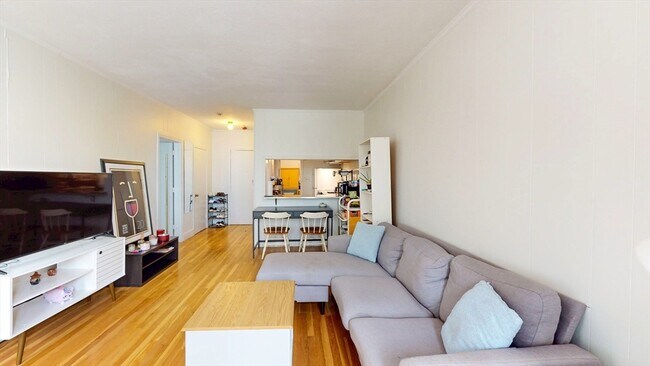 Building Photo - 513 Beacon St