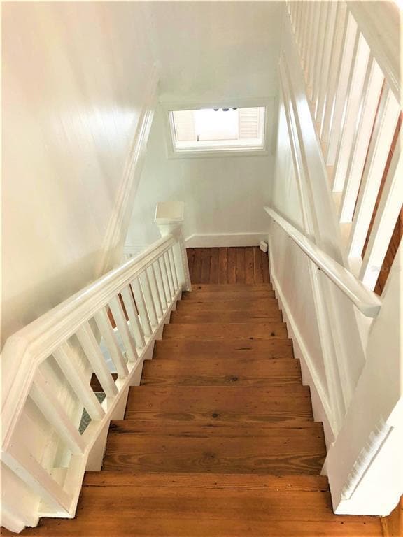 Building Photo - 835 Victoria Dr