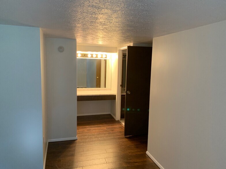 Building Photo - 27701 Evergreen Run