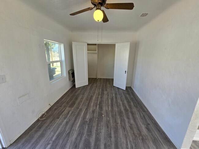 Building Photo - 818 S Arizona Ave