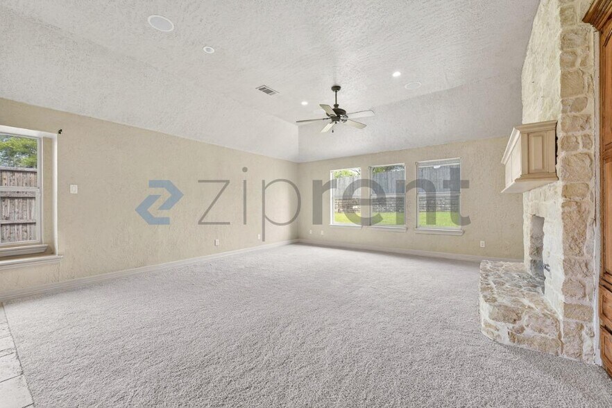 Building Photo - 6592 Clydesdale Ct