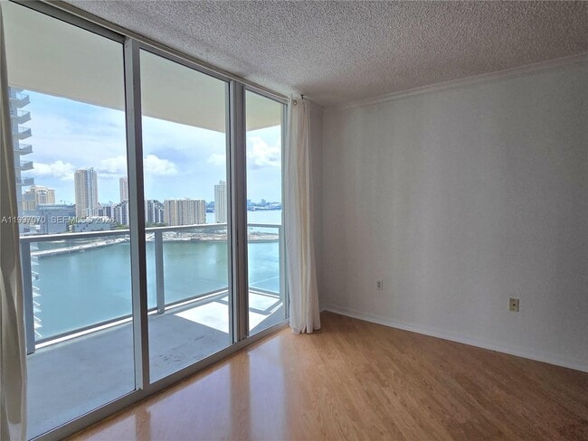 Building Photo - 1155 Brickell Bay Dr