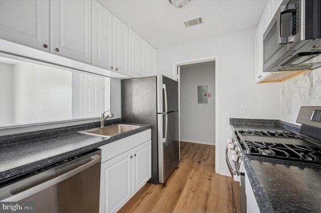Building Photo - 206 Hickory Ct