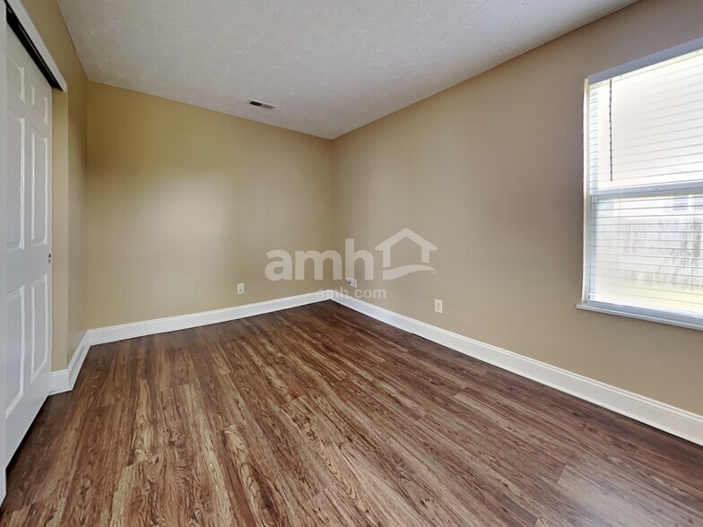 Building Photo - 7184 Franklin Madison Rd