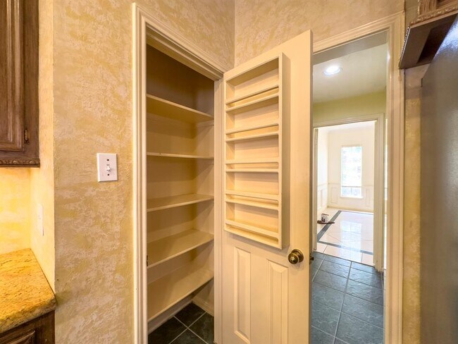 Building Photo - 16714 Colony Terrace Dr