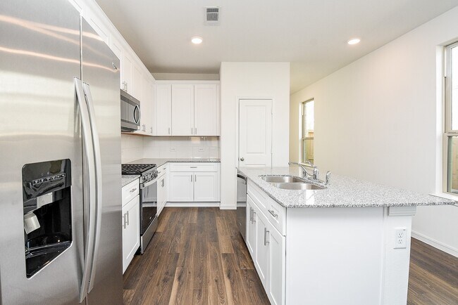 Building Photo - 14499 Cedar Ledge Ln