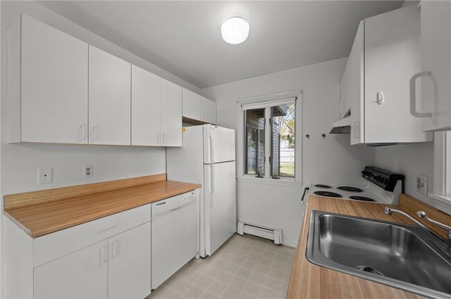 Building Photo - 18 Chapel St