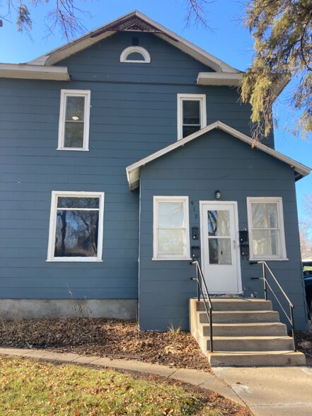 Building Photo - 912 5th St SW