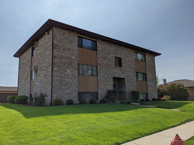 Building Photo - 311 Lilac Ln