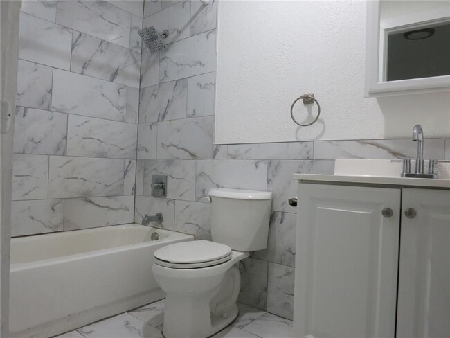 Building Photo - 8113 N Rome Ave