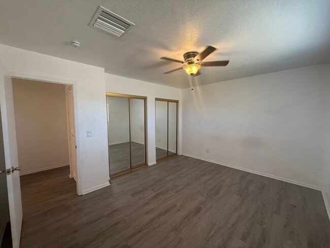 Building Photo - 3 Bedroom 2 Bathroom Home