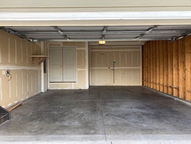 Building Photo - Lovely 3 Bed 2.5 Bath Home in Timbervine