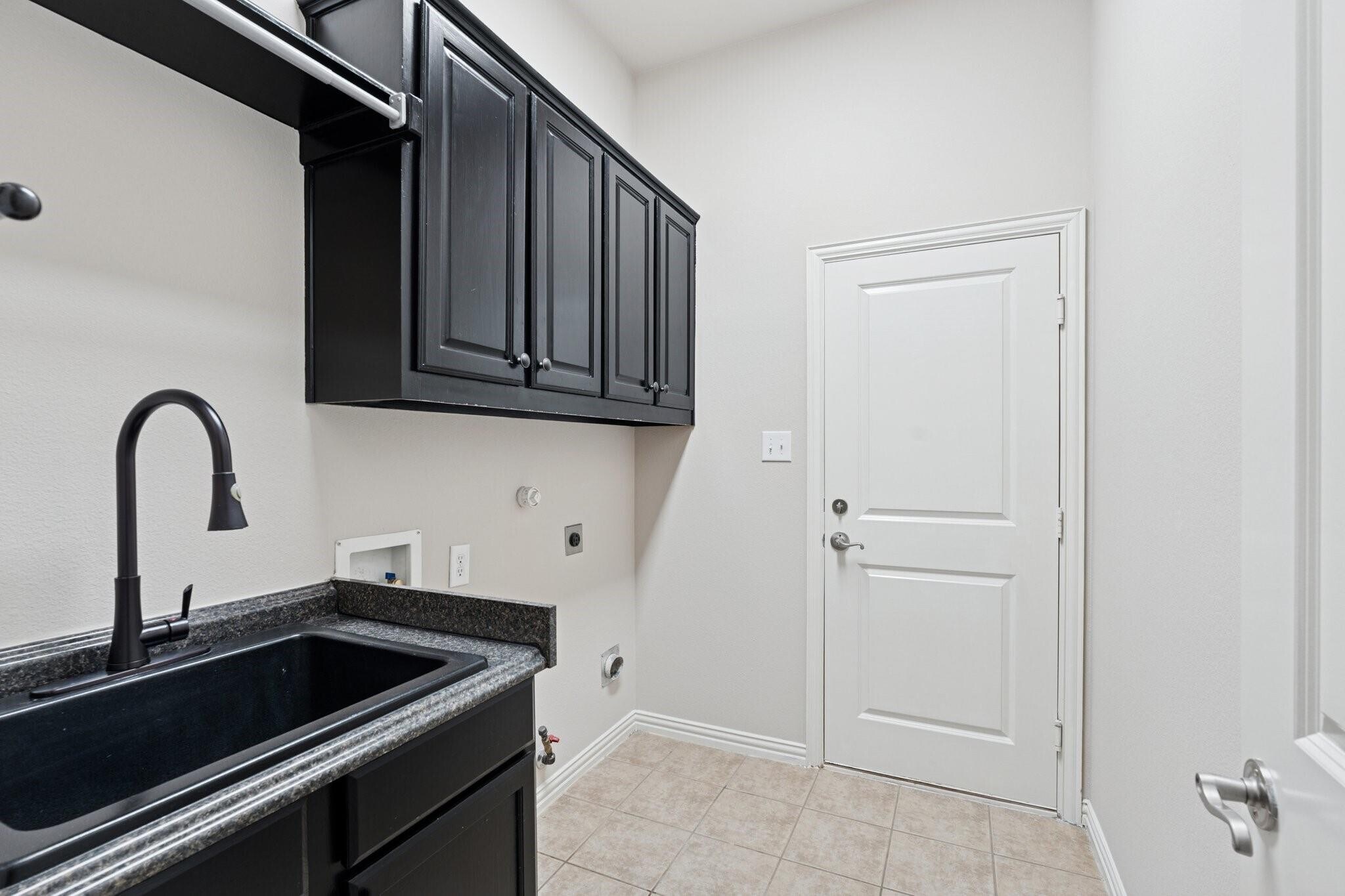 Building Photo - 4407 Lindenwood Dr