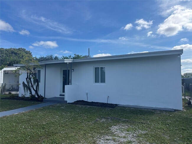 Building Photo - 1308 NW 13th Ct