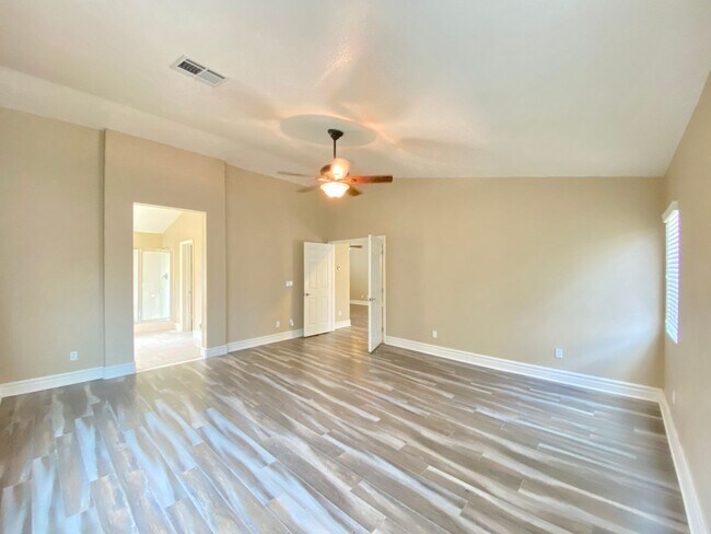 Building Photo - Wonderful two-story single-family house
