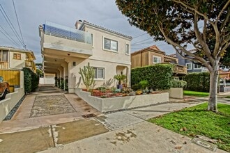 Building Photo - BEAUTIFUL, BRIGHT & AIRY 3BR2.5BA DETACHED TOWNHOME W/ LARGE 2-CAR GARAGE, WORKSHOP/BONUS ROOM, C...