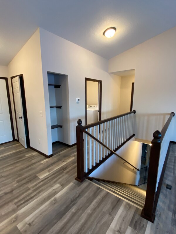 Building Photo - 906 Taft St S