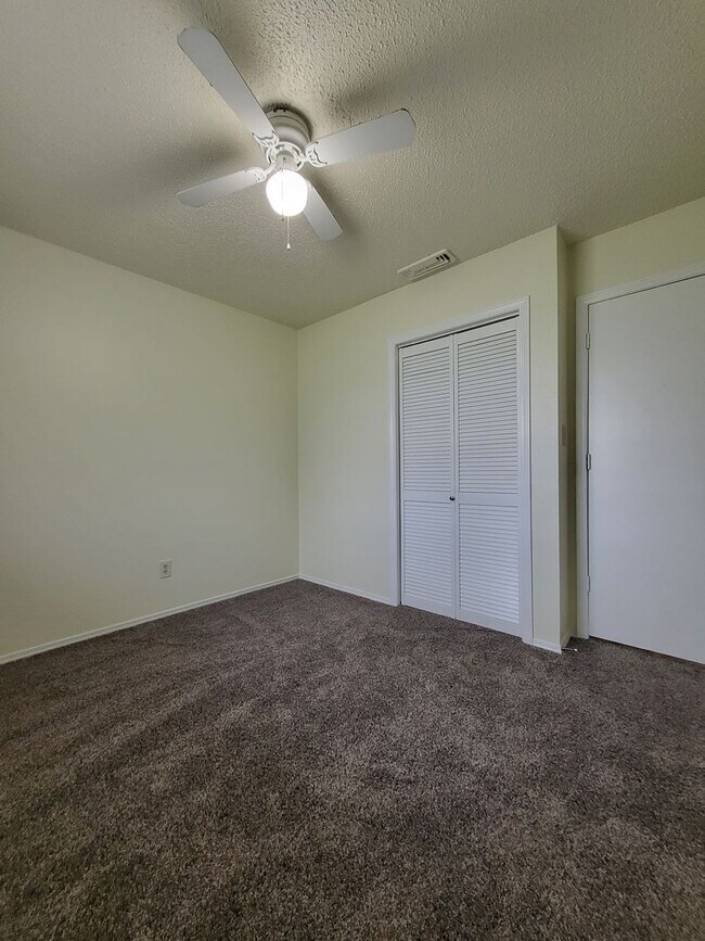 Building Photo - (3) Bed/(1.5) Bath Avail NOW!