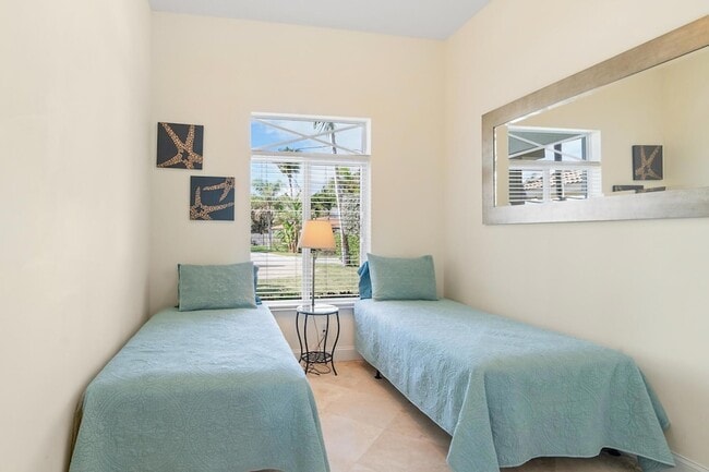 Building Photo - 3219 Karen Dr