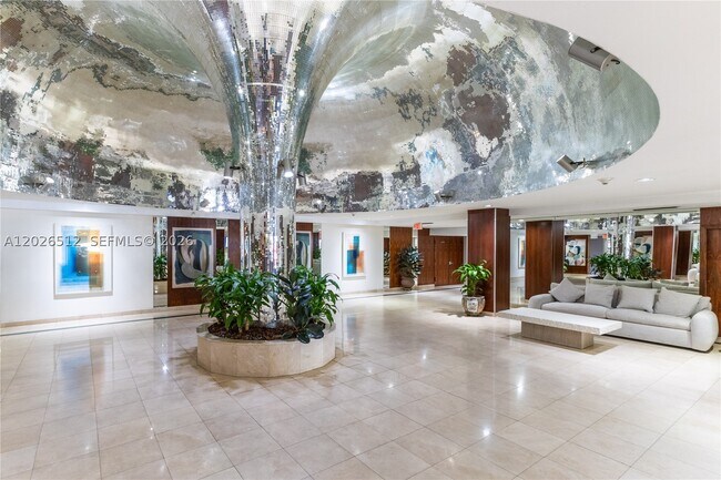 Building Photo - 2655 Collins Ave