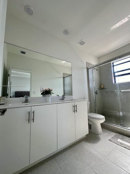 Building Photo - 3558 W 108th St