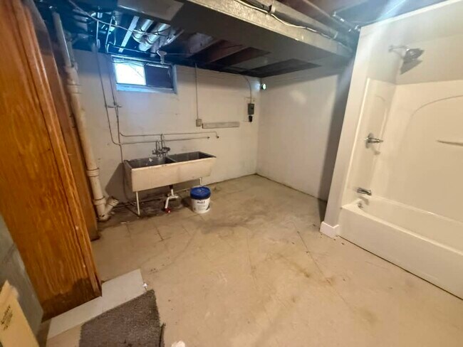 Building Photo - 3816 Cullen Dr