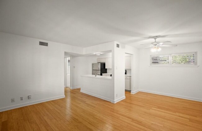 Building Photo - 2303 East Side Dr