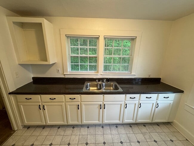 Building Photo - 2/1 House in North Rome- $895