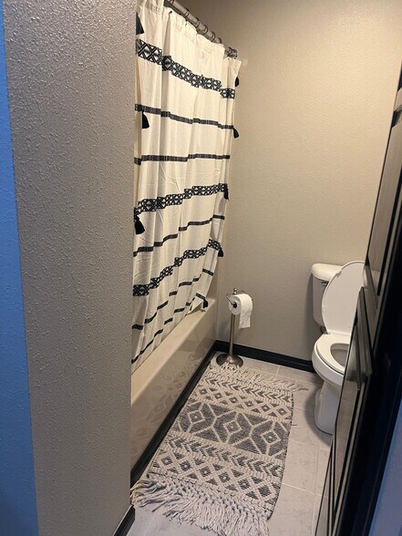 Building Photo - 1072 Valley View Dr