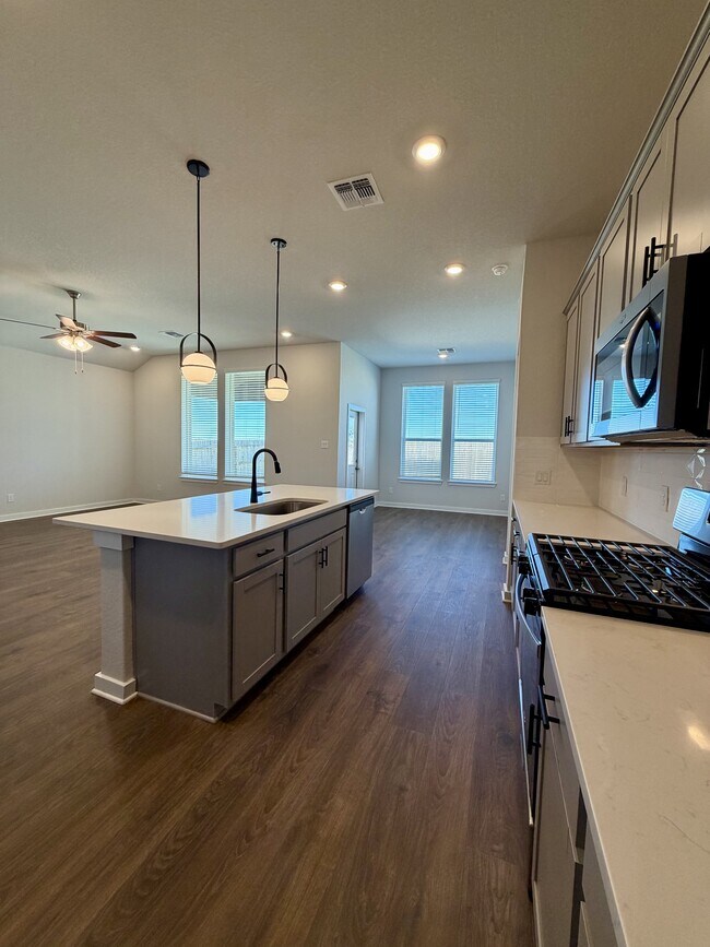 Building Photo - 14427 Inspiration Pt