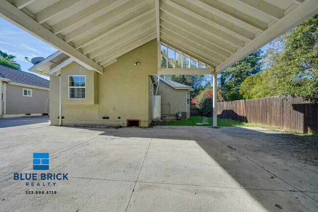 Building Photo - 6182 Yolanda Ave