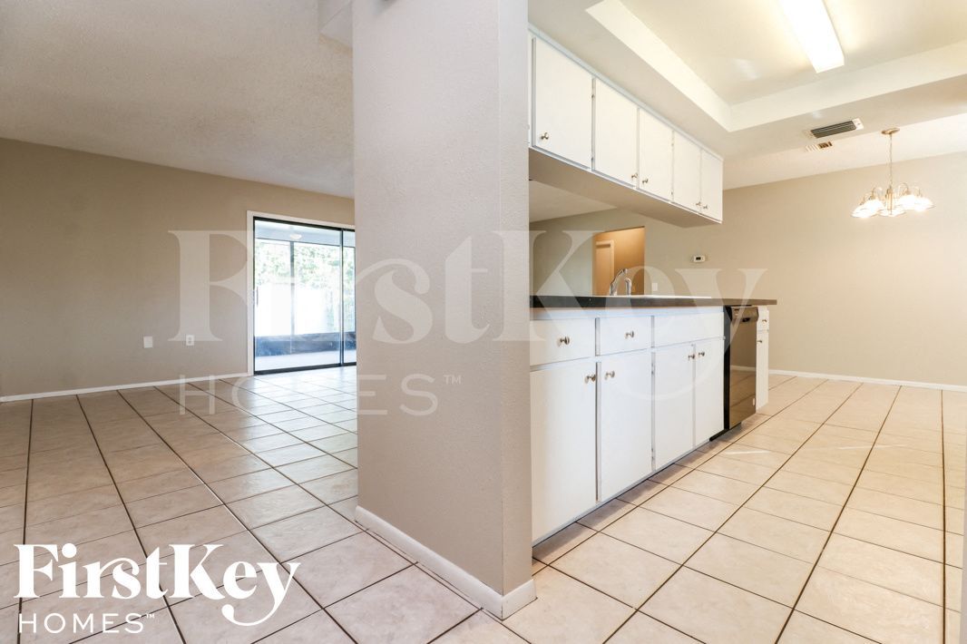 Building Photo - 7704 Riverdale Dr