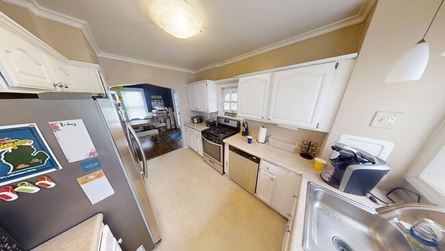 Building Photo - 811 Rose Ave