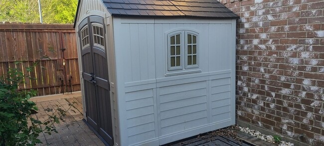 Building Photo - 16311 La Luna Dr