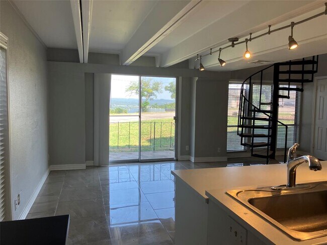 Building Photo - 5918 Lago Vista Way
