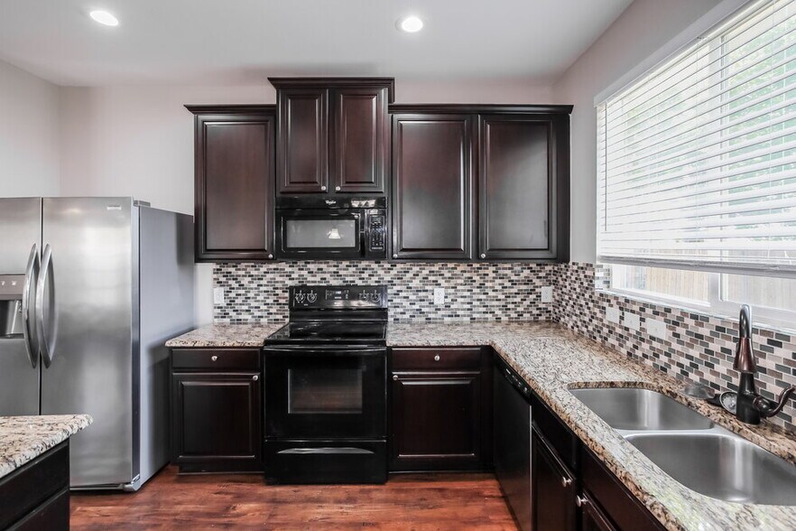 Building Photo - 1640 Kawati Way