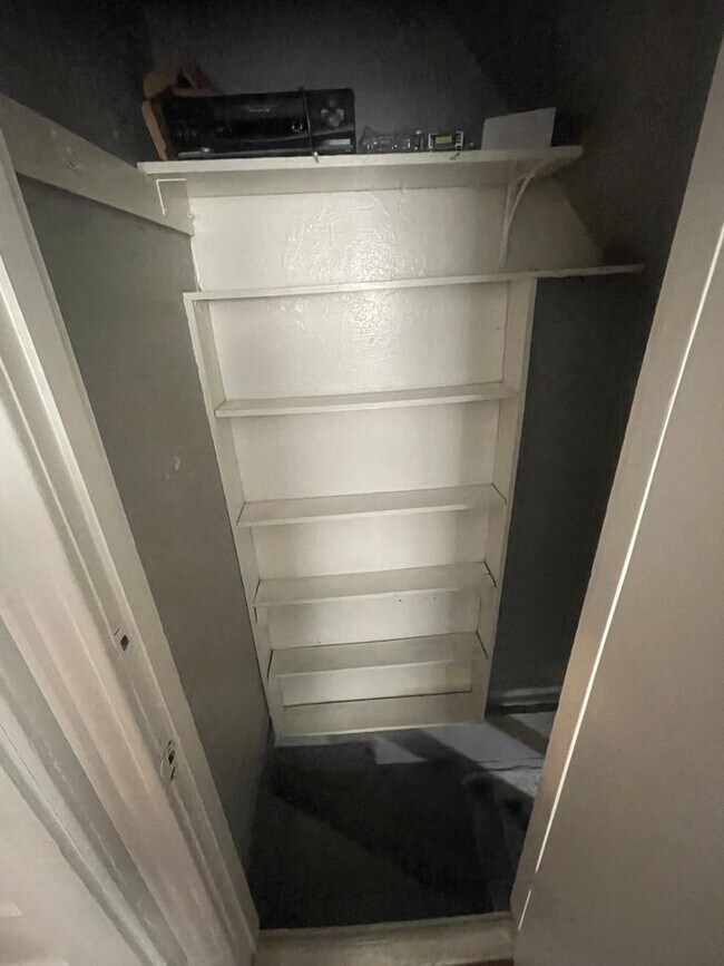Building Photo - Coming Soon! One Bedroom Apartment with Wa...