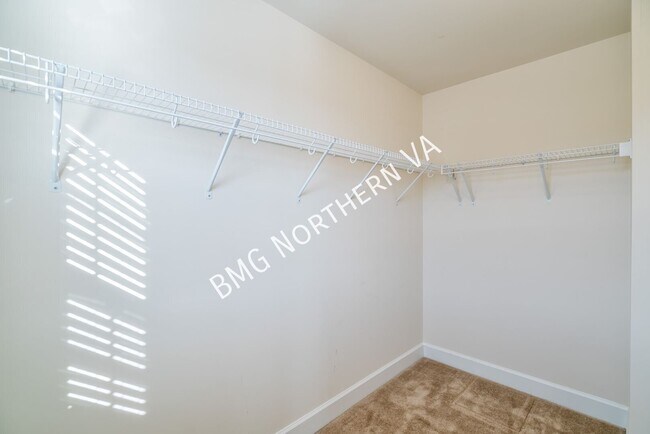 Building Photo - 8435 Girvan Ct