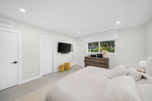 Building Photo - 5835 SW 100th Terrace