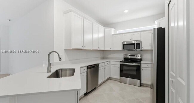 Building Photo - 20511 Hazelnut Ct S